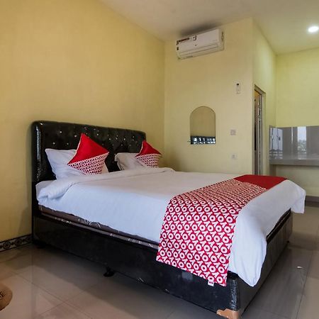 Отель Oyo 3050 Hotasi Seaview Syariah Аньер Экстерьер фото