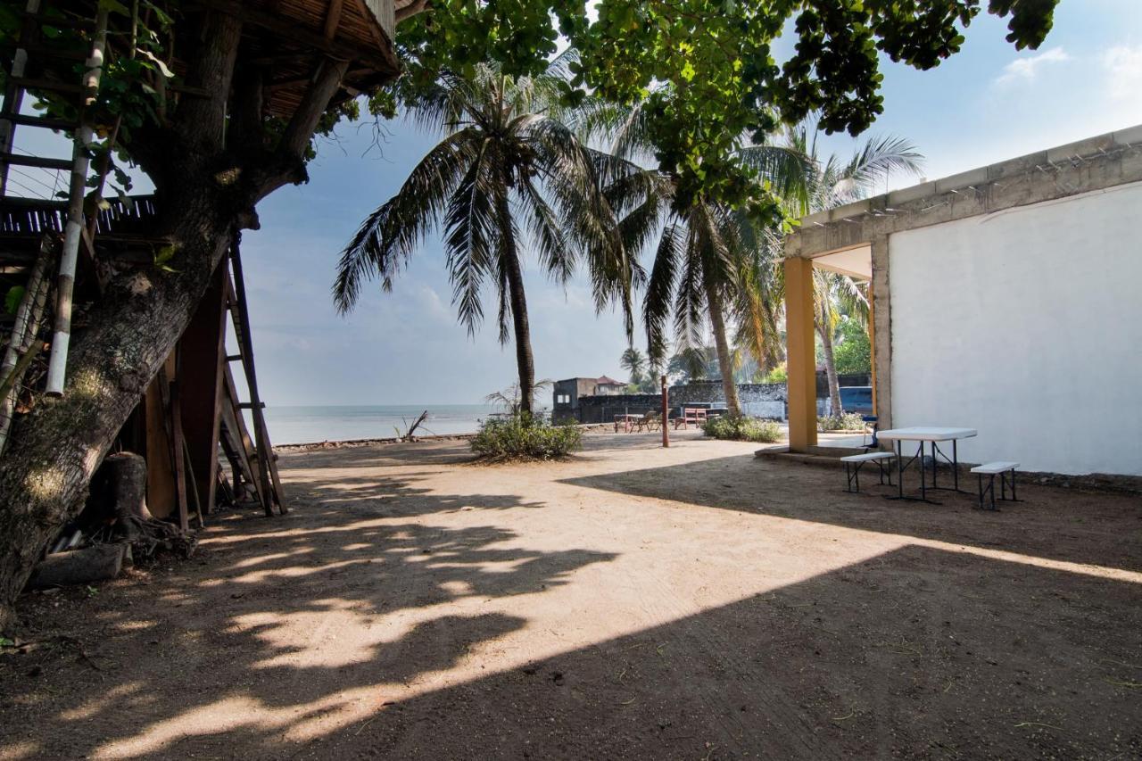 Отель Oyo 3050 Hotasi Seaview Syariah Аньер Экстерьер фото