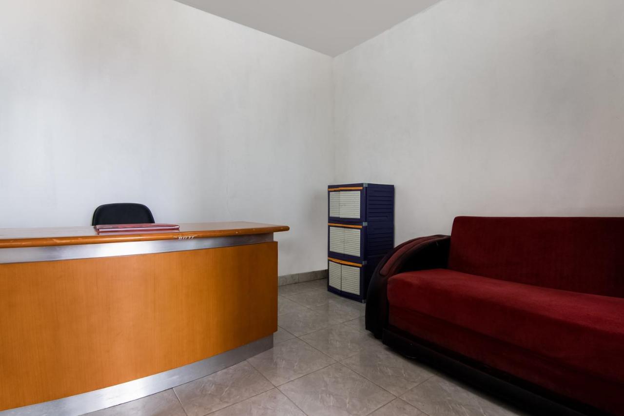 Отель Oyo 3050 Hotasi Seaview Syariah Аньер Экстерьер фото