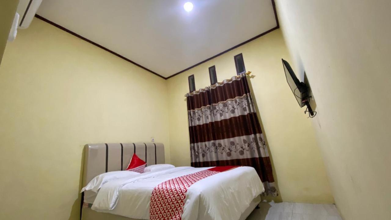 Отель Oyo 3050 Hotasi Seaview Syariah Аньер Экстерьер фото
