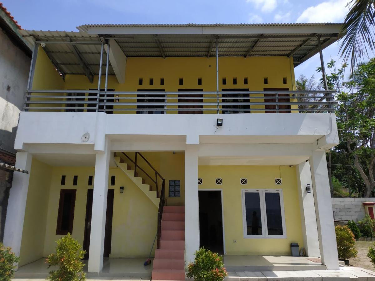 Отель Oyo 3050 Hotasi Seaview Syariah Аньер Экстерьер фото