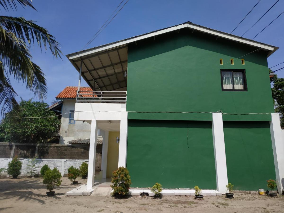 Отель Oyo 3050 Hotasi Seaview Syariah Аньер Экстерьер фото